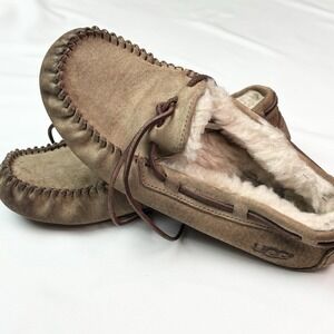 UGG DAKOTA CARIBOU‎ BROWN SUEDE MOCCASIN SLIPPERS SIZE 6 Pre-Owned Women's